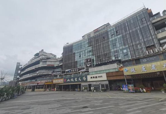 江陽(yáng)區(qū)春華路一段40號(hào)1棟負(fù)209號(hào)（瀘州兩江美食文化街）